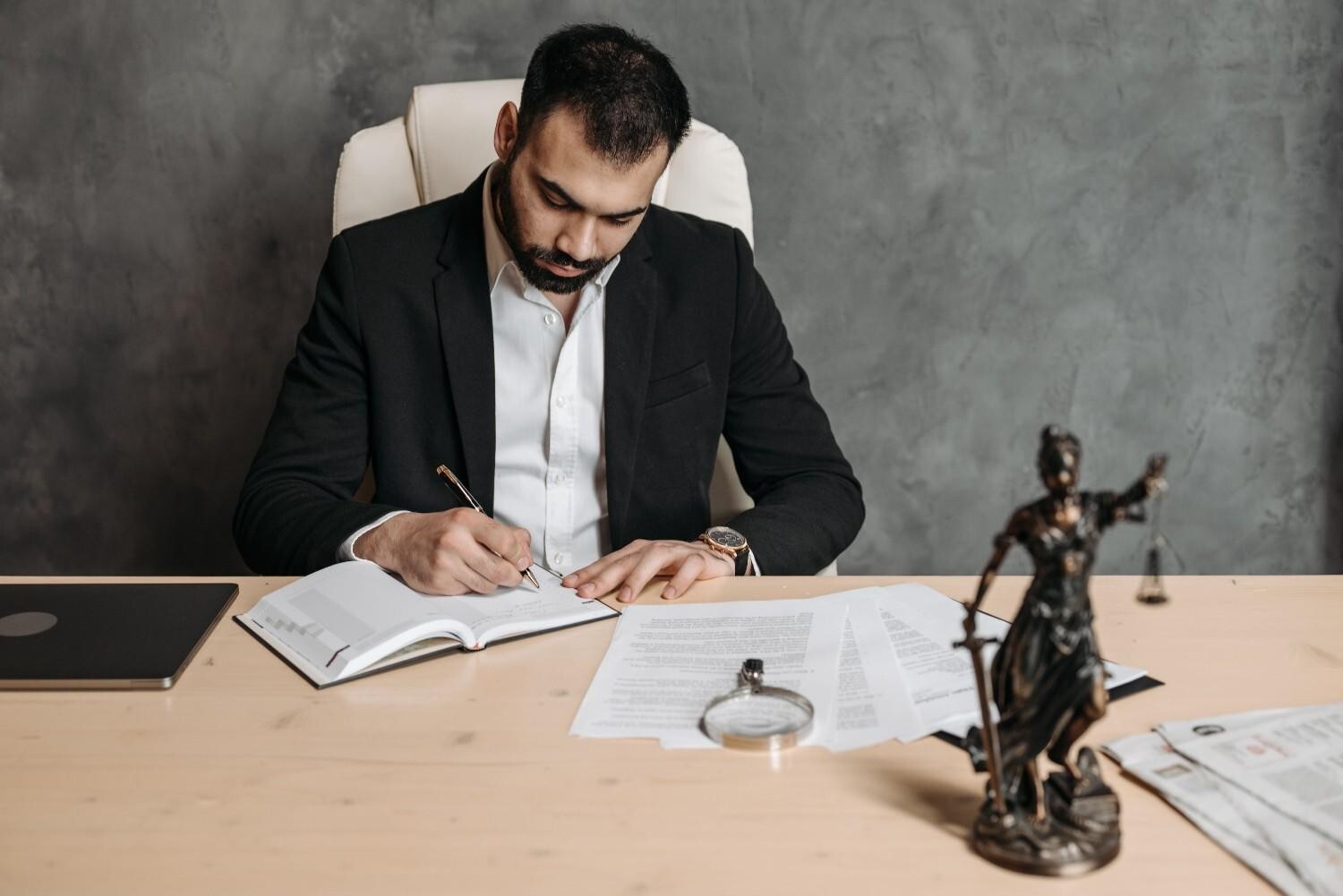 Articles of Association in UAE: Meaning, MoA Difference & Legal Guide