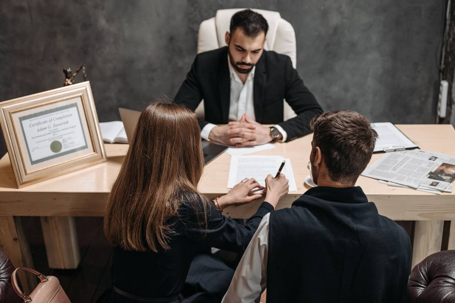 How to Notarize a Document in Dubai