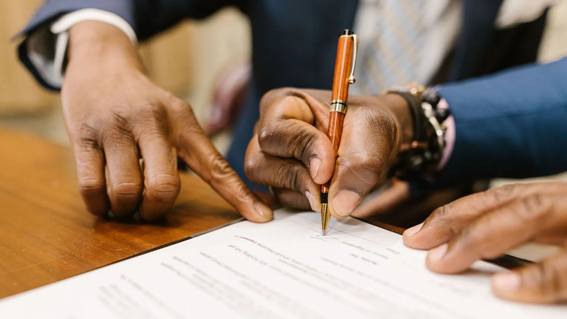 commercial litigation lawyer