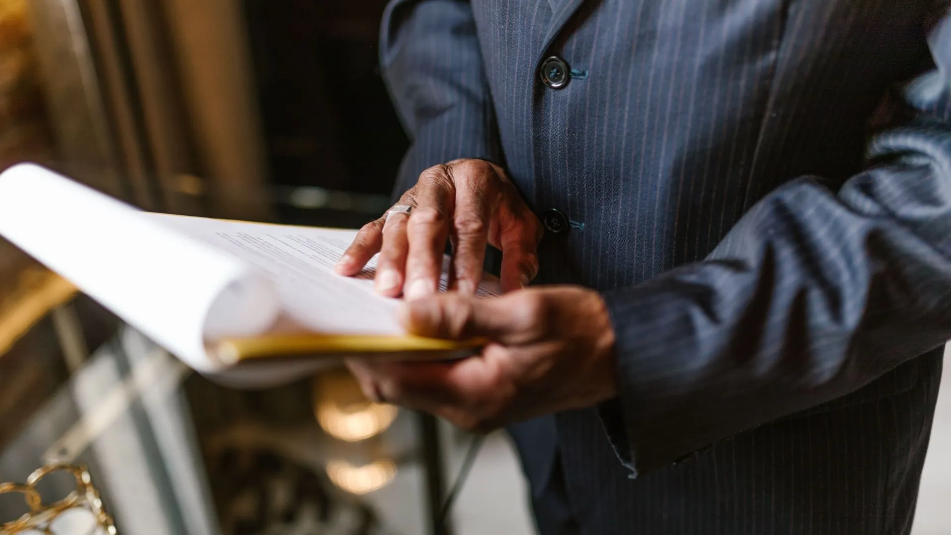 commercial litigation lawyer
